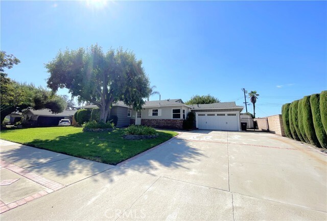 Foto del edificio - 1338 E Cypress Ave