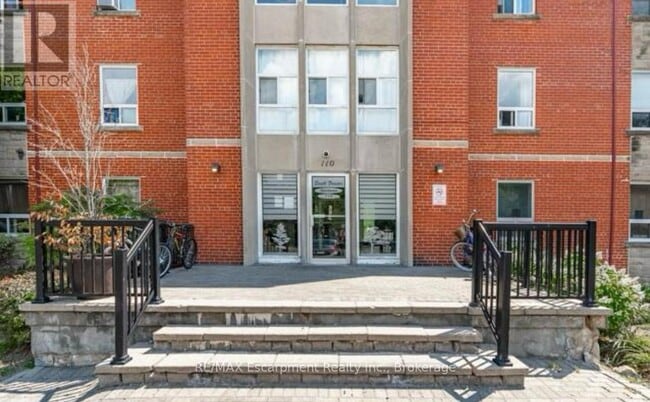 Photo du bâtiment - 110 S Forster Park Dr