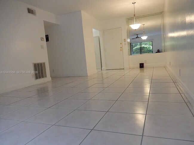 Foto del edificio - 3101 Oakland Shores Dr