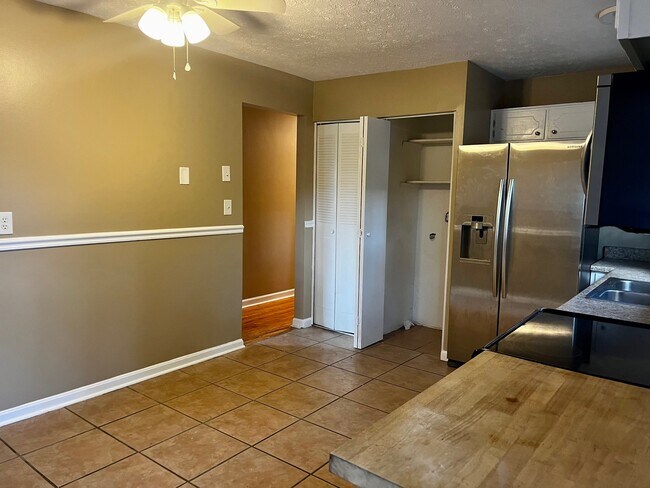 Building Photo - 9702 Walnutwood Way