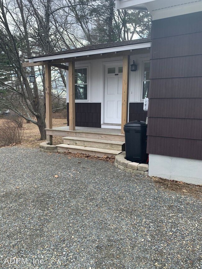 Foto del edificio - 3 br, 2 bath House - 30 Railroad Ave.