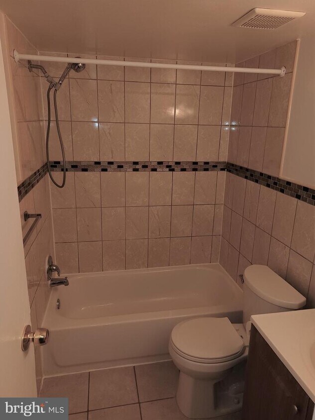 Foto del edificio - 2727 Rhawn St