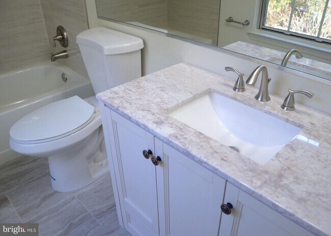 Foto del edificio - 16 Tabiona Ct