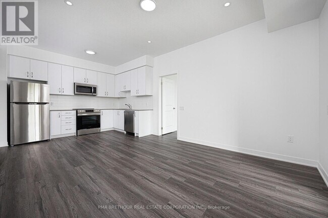 Photo du bâtiment - 385 Arctic Red Dr