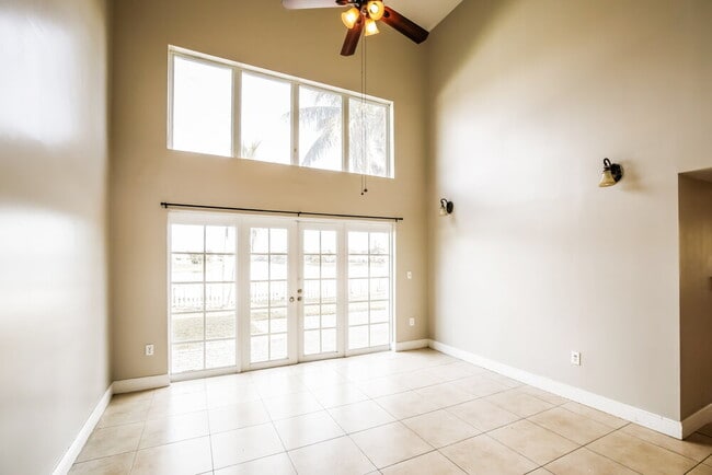 Foto del edificio - 4771 SW 154th Ave