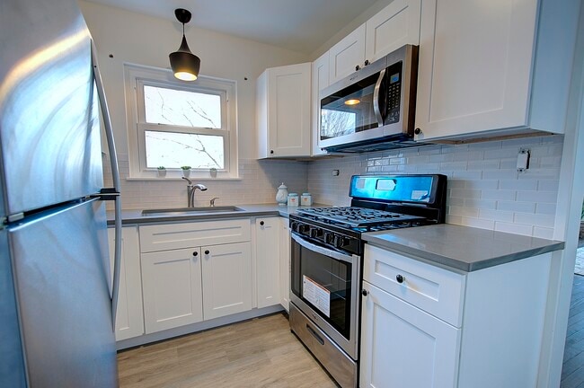 Building Photo - 2333 Illinois Rd