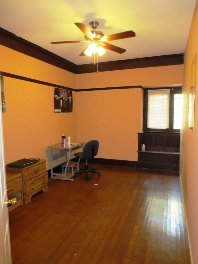 Building Photo - 4136 Rosewood Ave