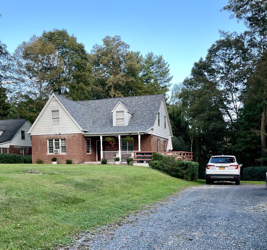 144 Oscawana Lake Rd, Putnam Valley, NY 10579 House Rental in Putnam