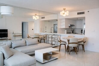 Building Photo - 540 Brickell Key Dr