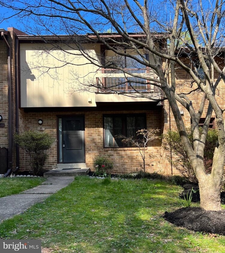 Primary Photo - 5 Briardale Ct