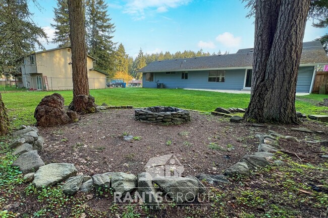 Building Photo - Freshly updated 3/2 home with a 2-car gara...