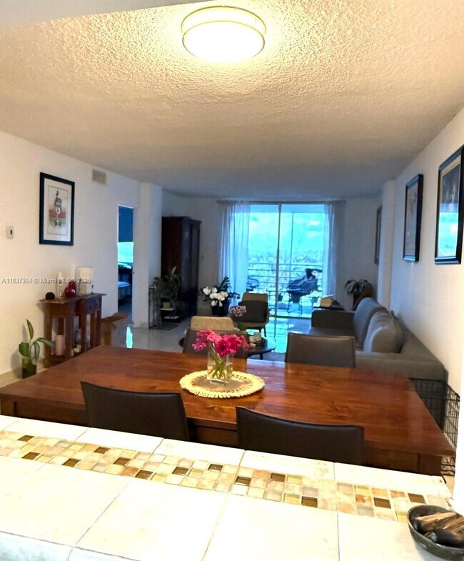 Foto del edificio - 3660 NE 166th St