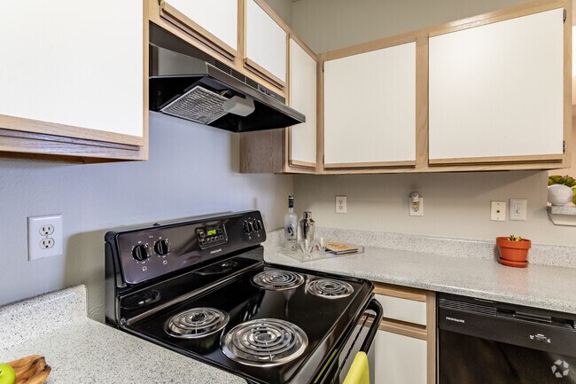 2BR, 2BA 953SF - Villas at Bandera