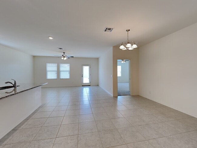 Foto del edificio - 6353 W Latona Rd