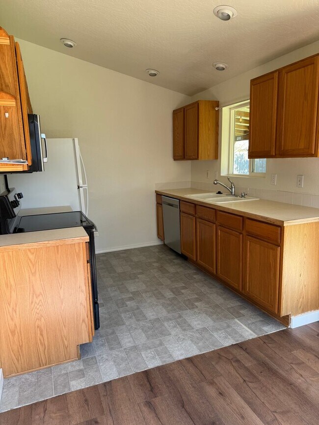 Foto del edificio - 692 N 1st St