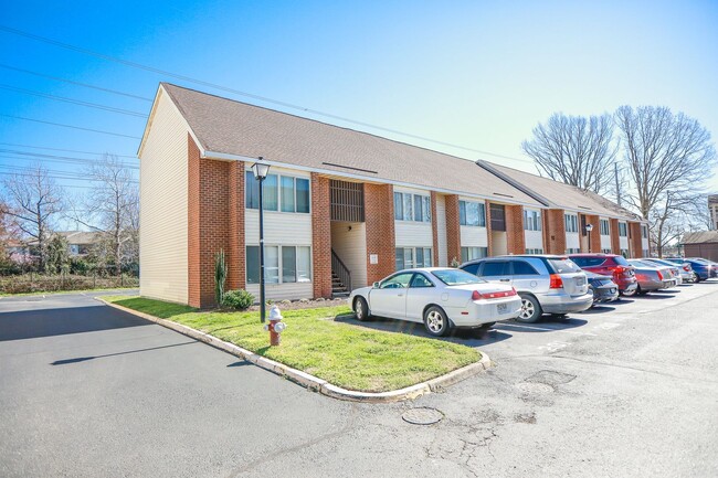 Building Photo - "Low Maintenance Living" In Prime Hampton Roads Area