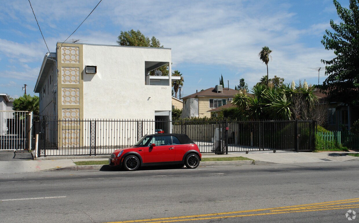 Foto del edificio - 5942 Whitsett Ave