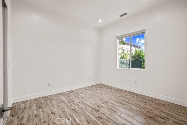 Foto del edificio - 7304 Woodley Ave
