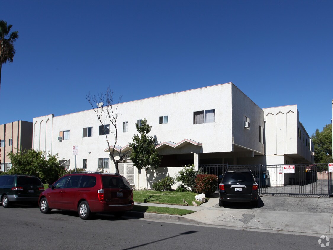 Foto principal - 16935 Blackhawk St