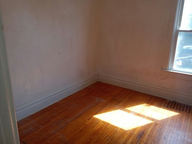 Foto del edificio - 319 E Archer Ave