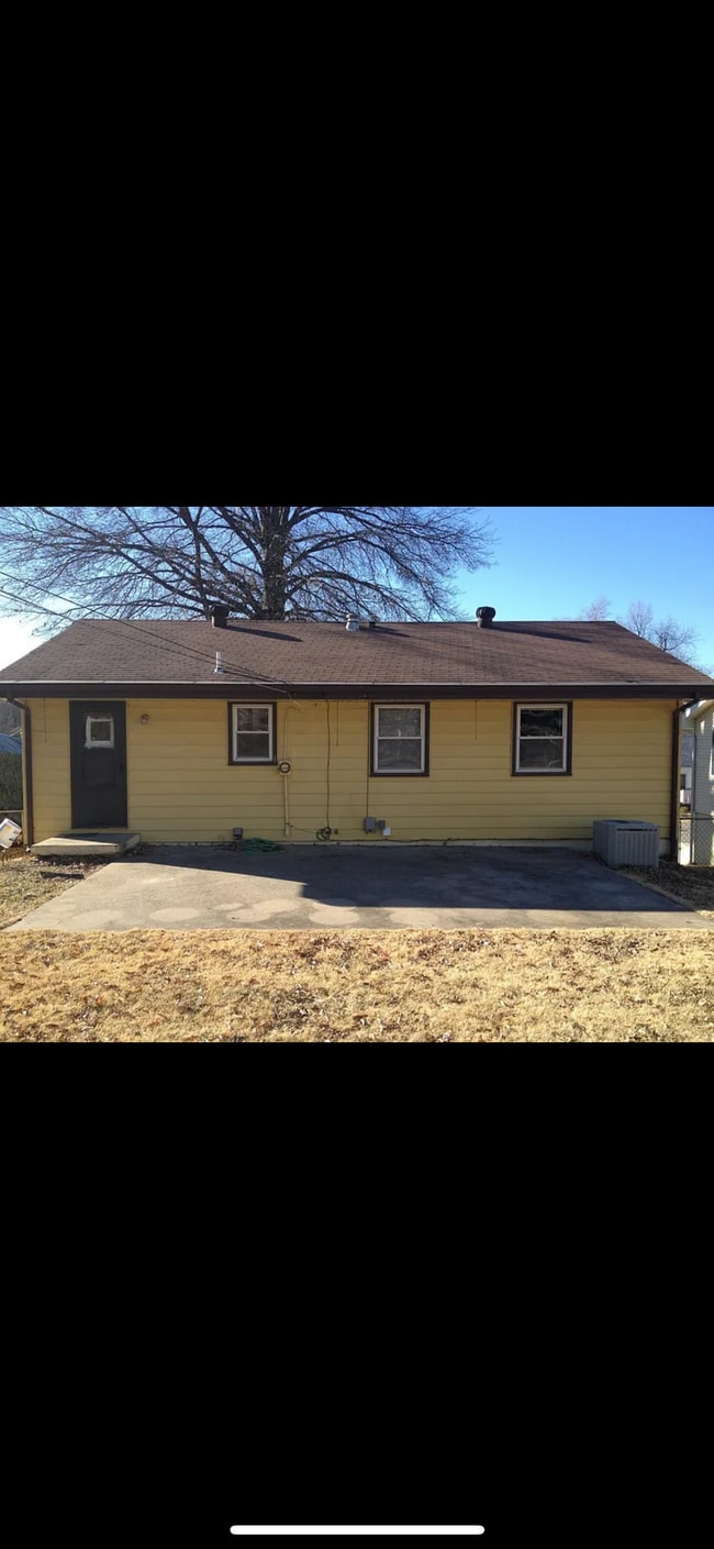 Building Photo - 4005 N Jackson Ave