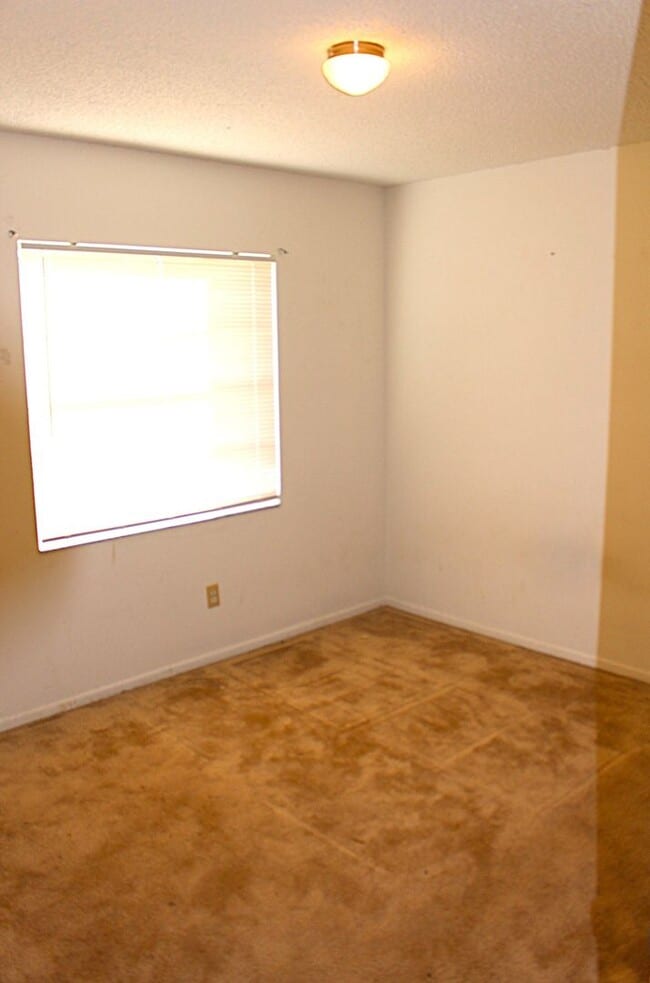 Foto del edificio - Home in the Goldenrod Area for rent.