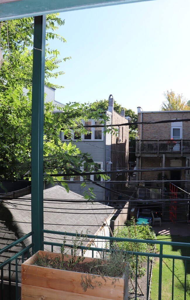 Foto del edificio - 1243 N Wolcott Ave