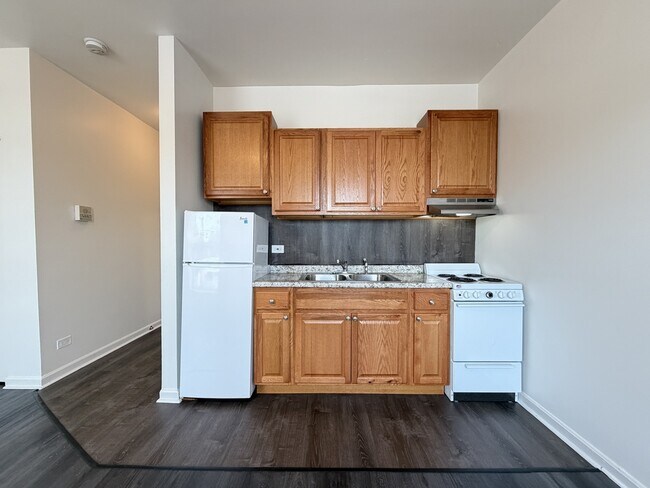 Foto del edificio - 3911 W Irving Park Rd