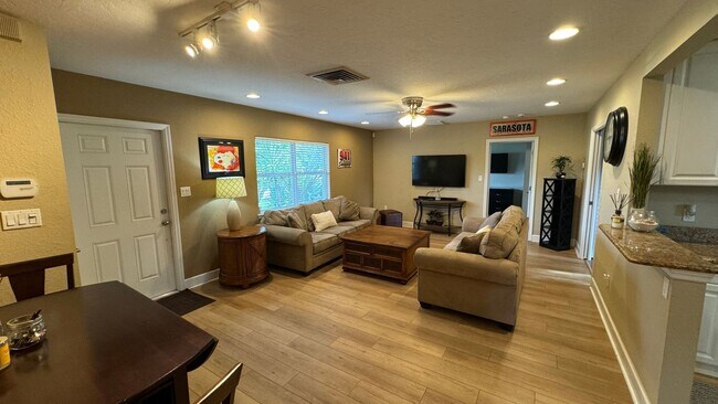 Building Photo - Unfurnished or Furnished Annual Rental Ava...