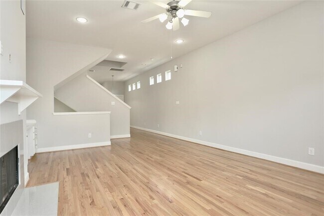 Foto del edificio - 3614 Main Plaza Dr