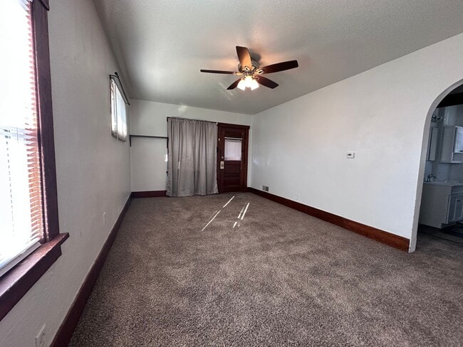 Building Photo - 2 Bedroom house with 1 car detached garage $825 per month