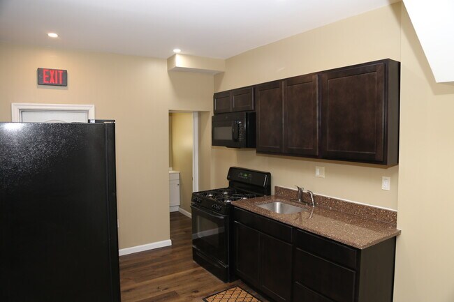 Building Photo - 4638 Reisterstown Rd