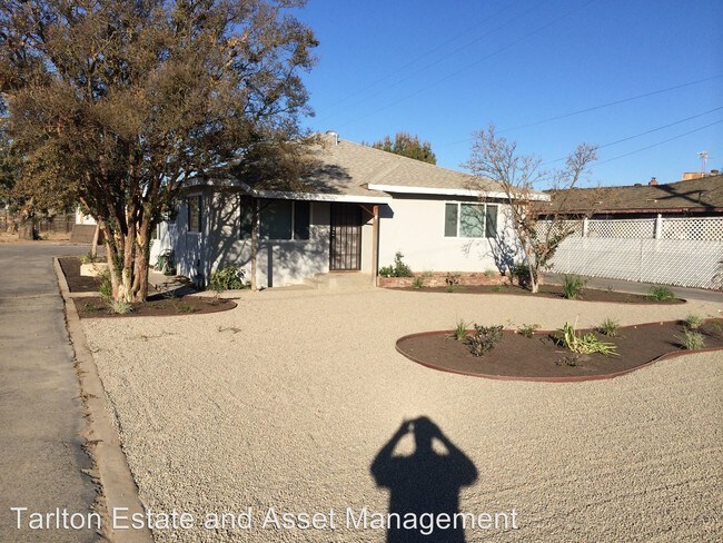Foto del edificio - 2 br, 1 bath House - 5701 S. Fig Ave.