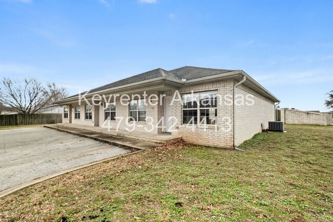 Building Photo - 1270 N Trinity Dr