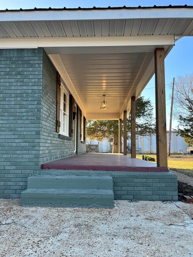 Building Photo - 410 Pinhook Dr