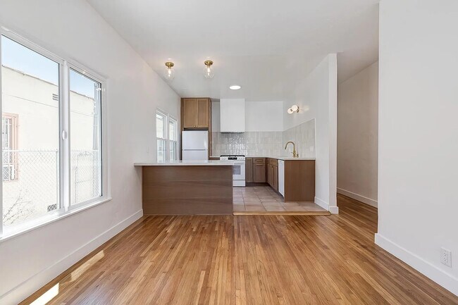 Foto del edificio - 3429 Edgehill Dr