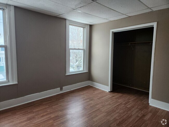 Building Photo - 96 W Oneida St