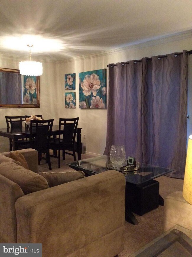 Foto del edificio - 8912 Hillside Ct