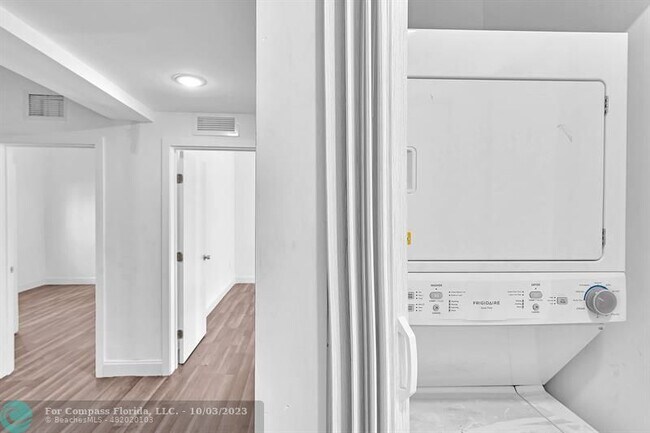 Foto del edificio - 1396 NW 60th St