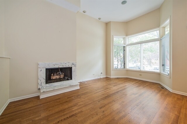 Foto principal - 1003 W Dickens Ave