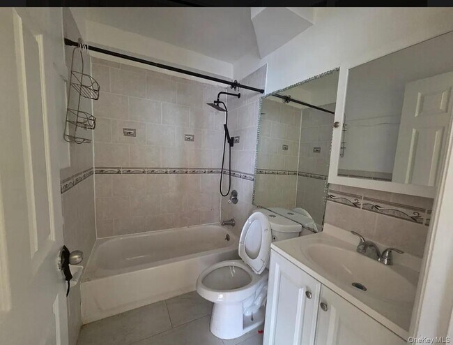 Foto del edificio - 170-40 93rd Ave