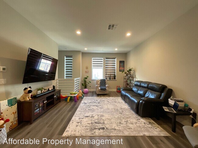 Foto del edificio - 3 br, 3.5 bath House - 37380 Suncrest Street
