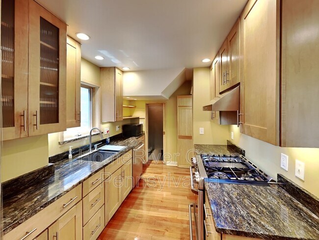 Building Photo - 1623 Beechwood Blvd
