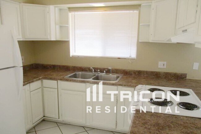 Foto del edificio - 7100 W Cheryl Dr
