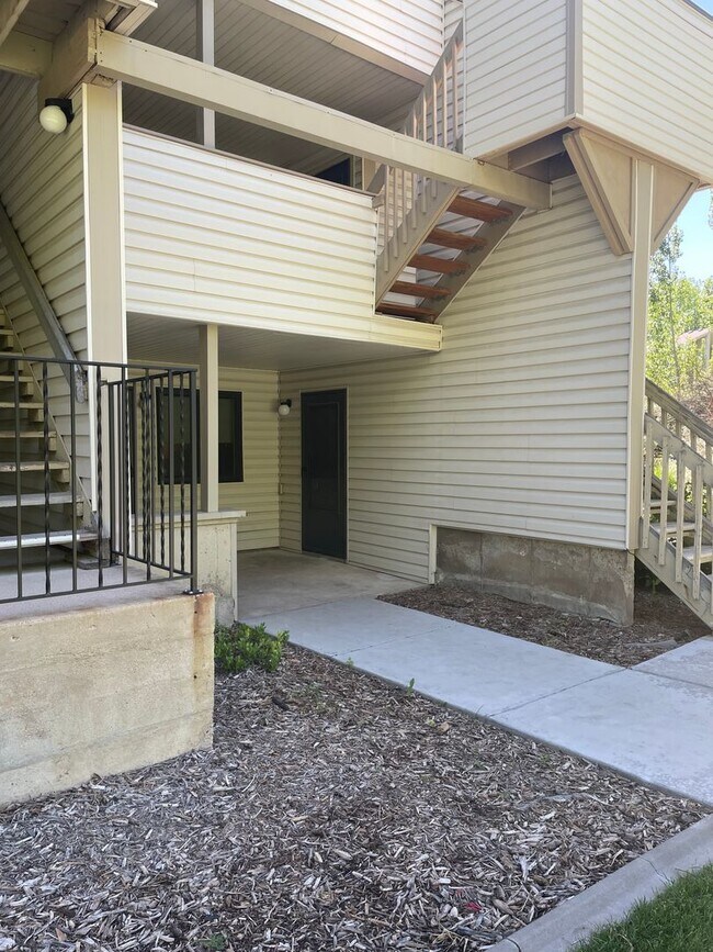 Foto del edificio - 1705 Heatheridge Rd