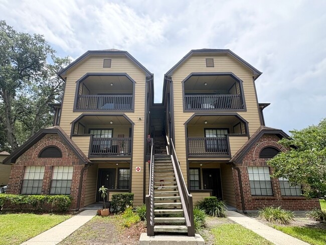 Building Photo - 1/1 Condo in Gated Lakefront Community of Altamonte Springs!