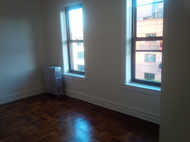 Building Photo - 262 55th St