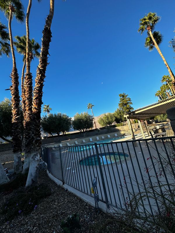 Foto del edificio - 2825 N Los Felices Rd