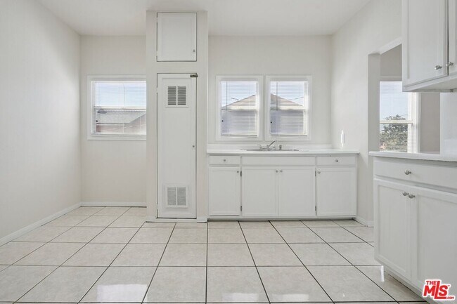 Foto del edificio - 1464 3/8-1464 W 35th Pl