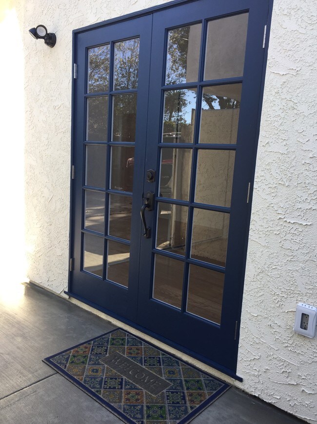 Puertas francesas - 3735 Cerritos Ave